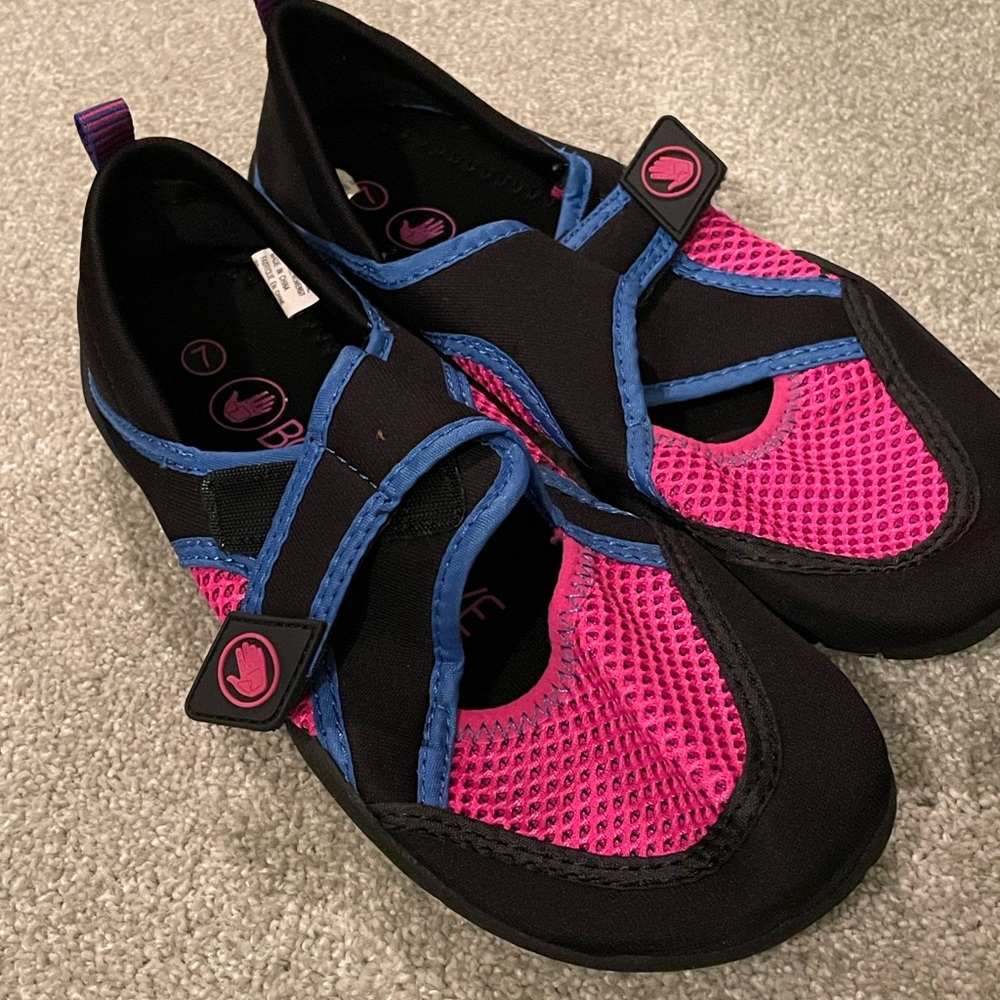 Body Glove Swim Water Shoes Women Sz 7 Black Pink Blue